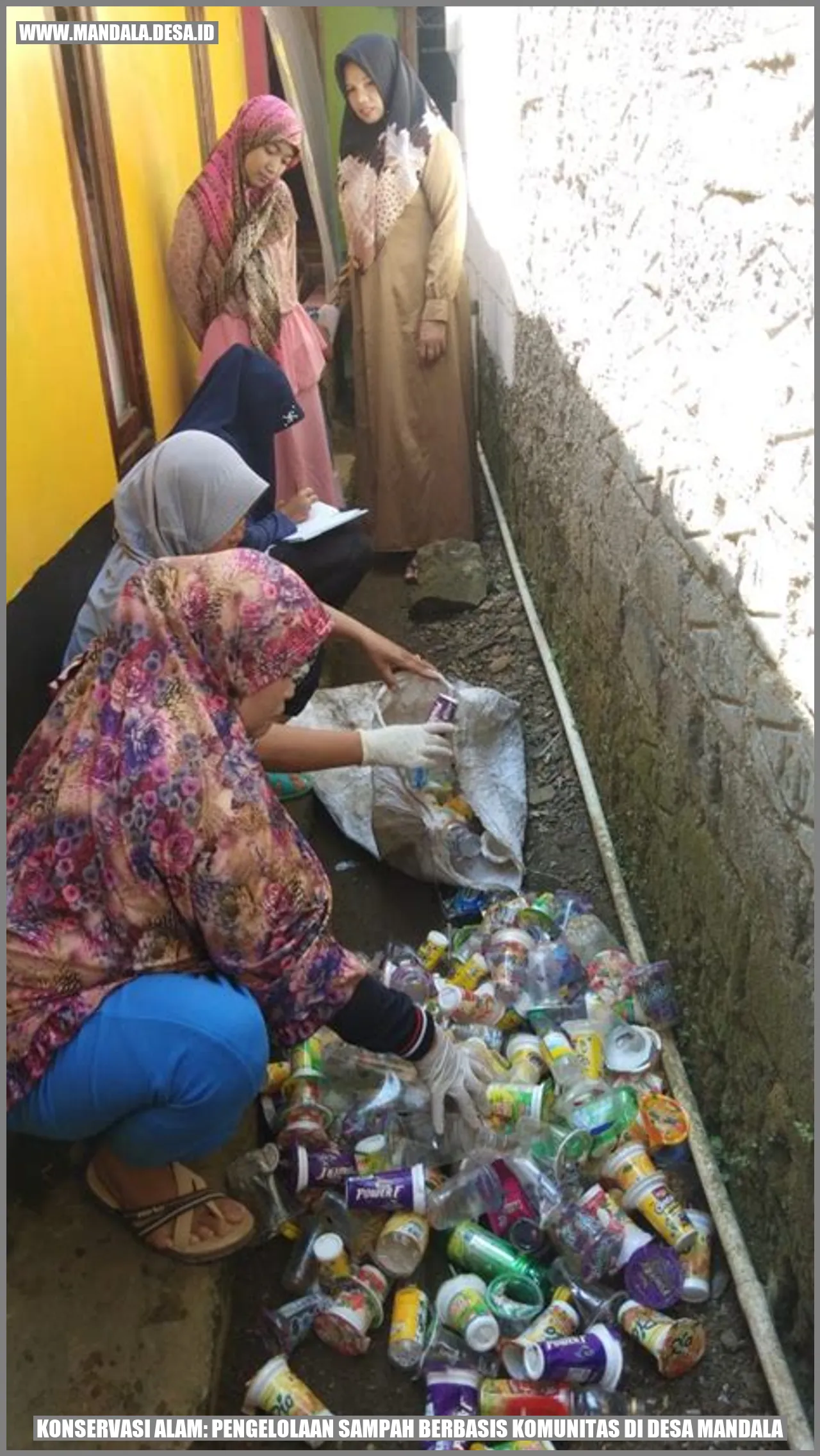 Konservasi Alam: Pengelolaan Sampah Berbasis Komunitas di Desa Mandala